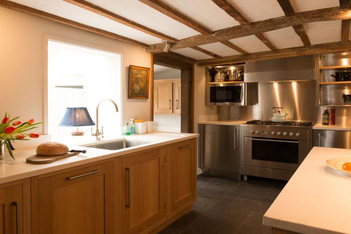 Navigation Cottage On The Historic Sea Lock Overlooking The Nature Reserve Maldon Exterior foto