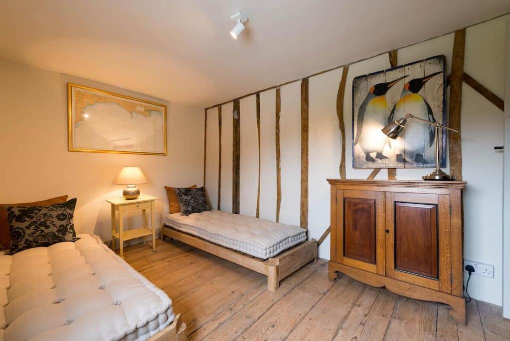 Navigation Cottage On The Historic Sea Lock Overlooking The Nature Reserve Maldon Exterior foto