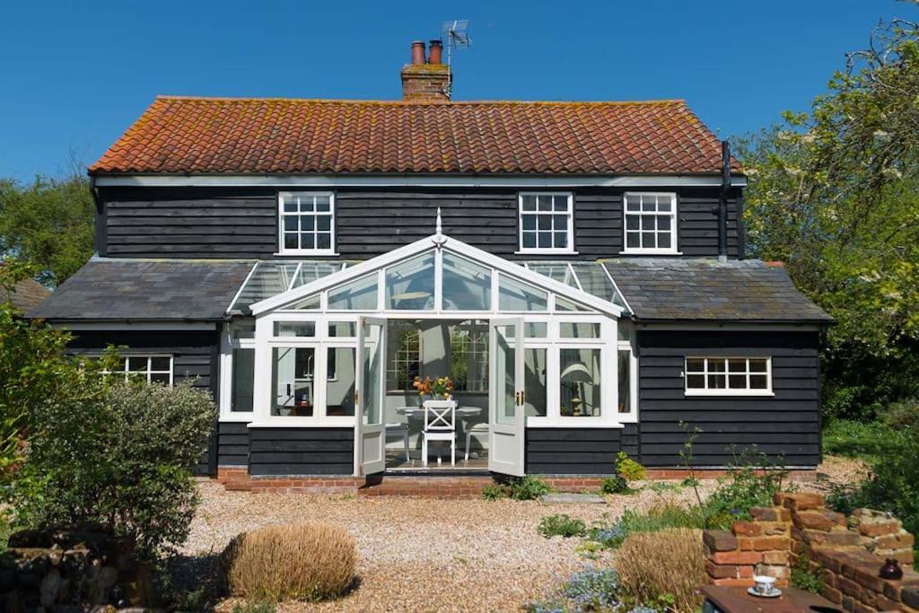 Navigation Cottage On The Historic Sea Lock Overlooking The Nature Reserve Maldon Exterior foto