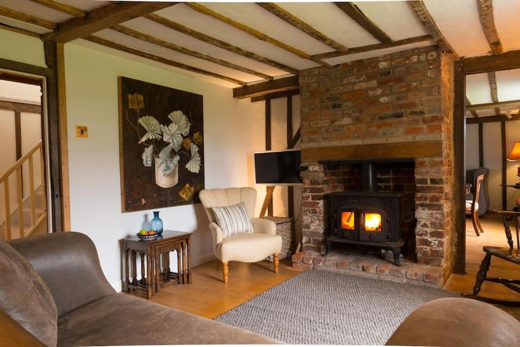Navigation Cottage On The Historic Sea Lock Overlooking The Nature Reserve Maldon Exterior foto
